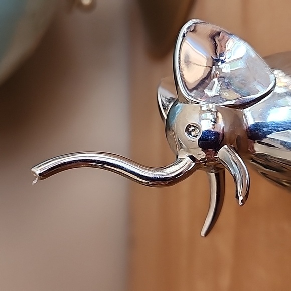 UMBRA chrome elephant ring holder - Picture 5 of 8